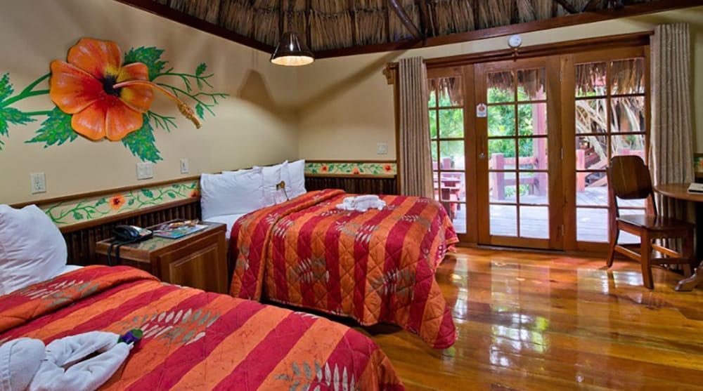 Ramons Village Resort 산페드로 외부 사진