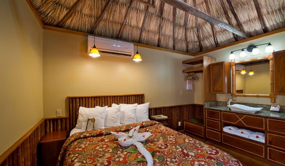 Ramons Village Resort 산페드로 외부 사진